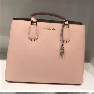 Michael Kors bag brand new with tag!🚨24hr sale 🚨